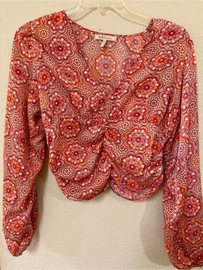 BCBGeneration Pink & Red Floral Long-Sleeve Twist Front Top - Size Large - EUC!